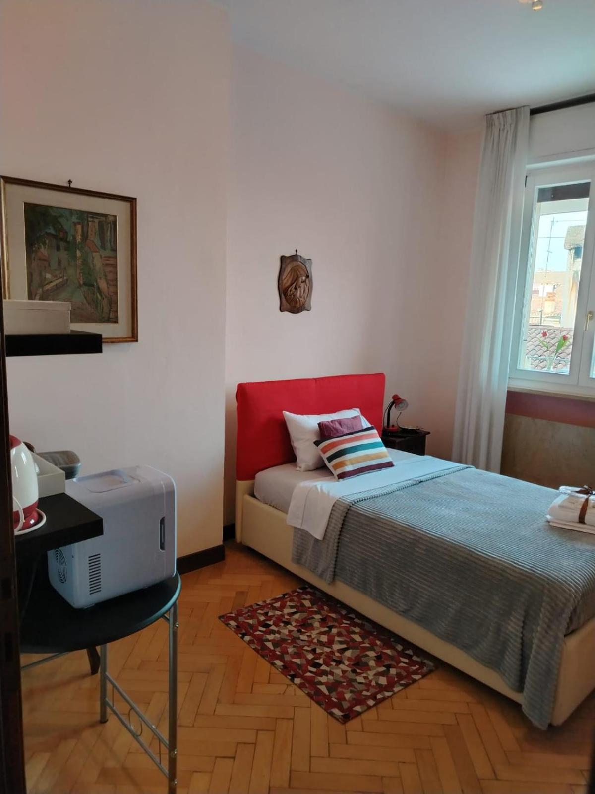 B&B Califano- 2 Leoni เวโรนา ภายนอก รูปภาพ
