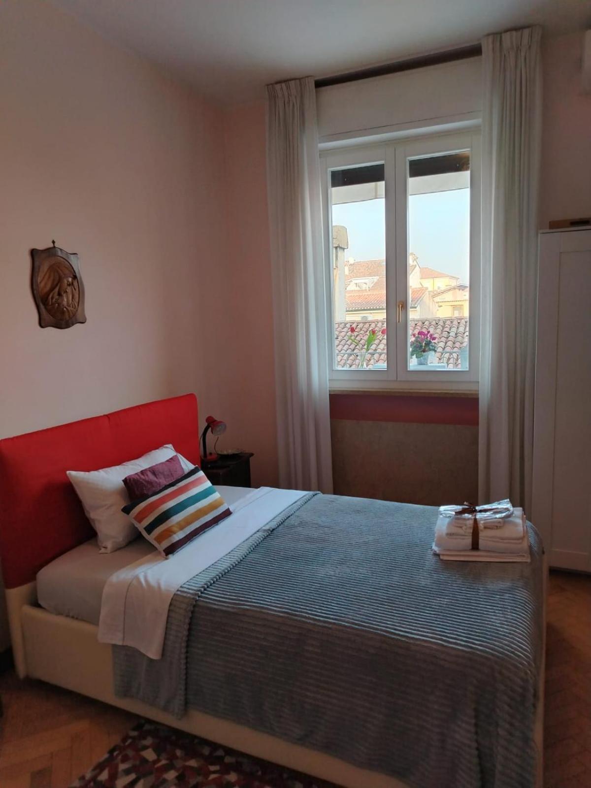 B&B Califano- 2 Leoni เวโรนา ภายนอก รูปภาพ