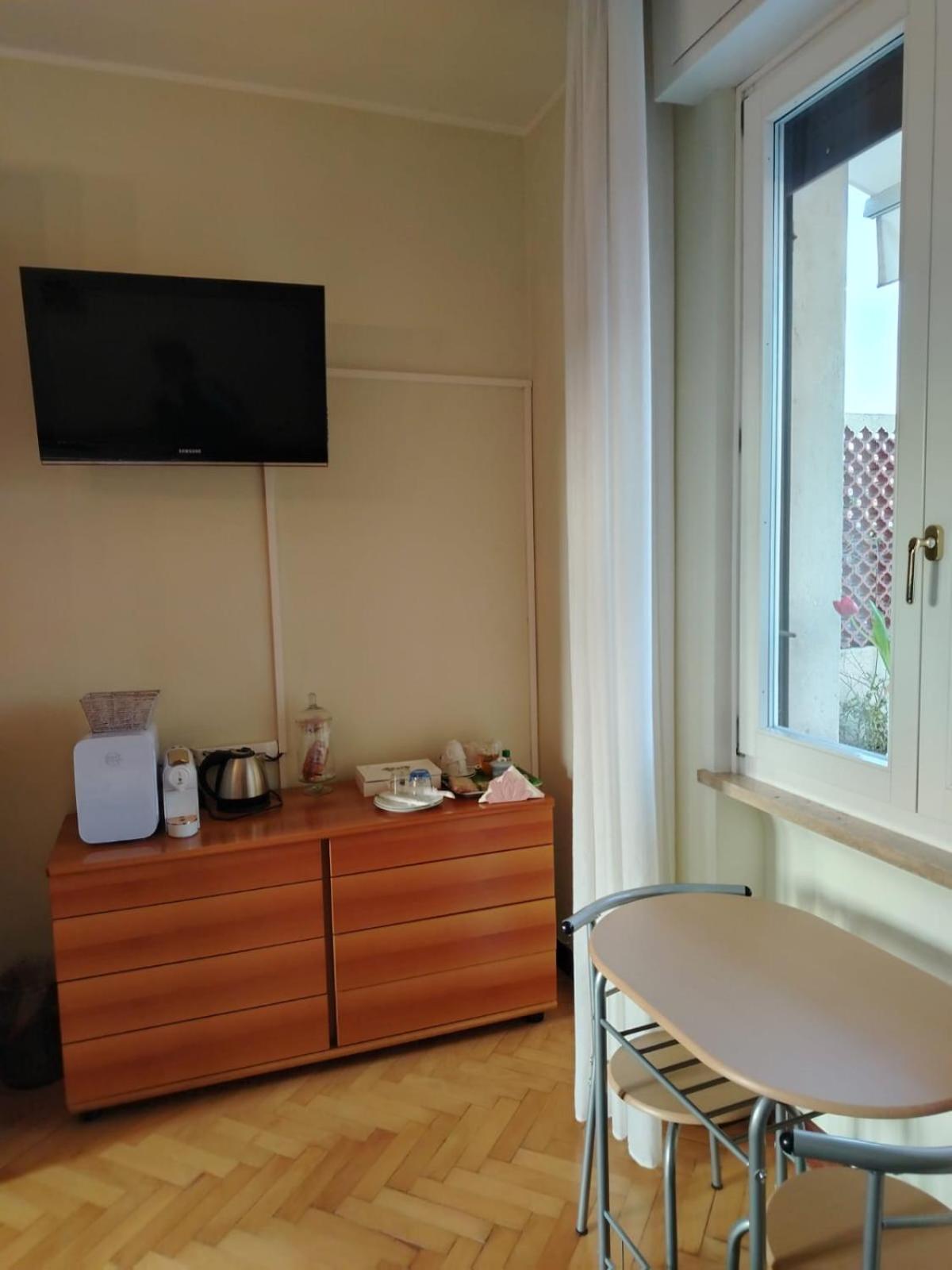 B&B Califano- 2 Leoni เวโรนา ภายนอก รูปภาพ