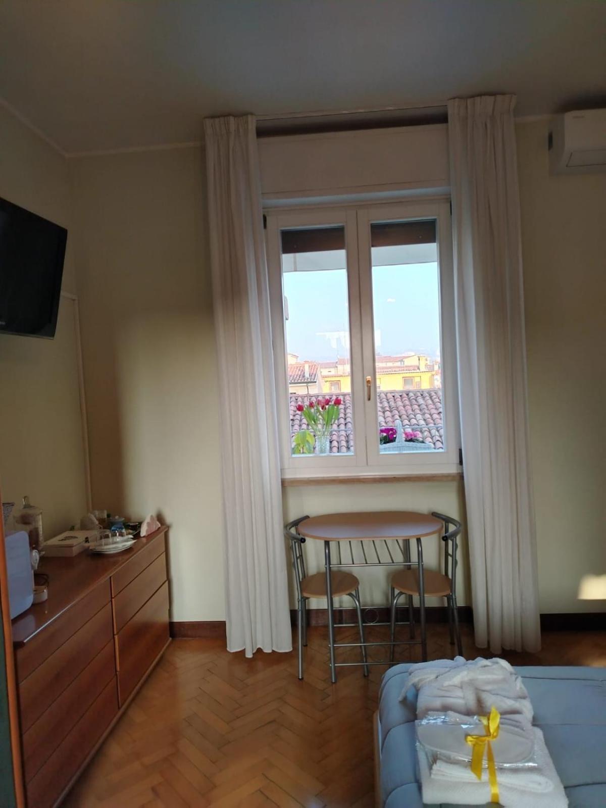 B&B Califano- 2 Leoni เวโรนา ภายนอก รูปภาพ
