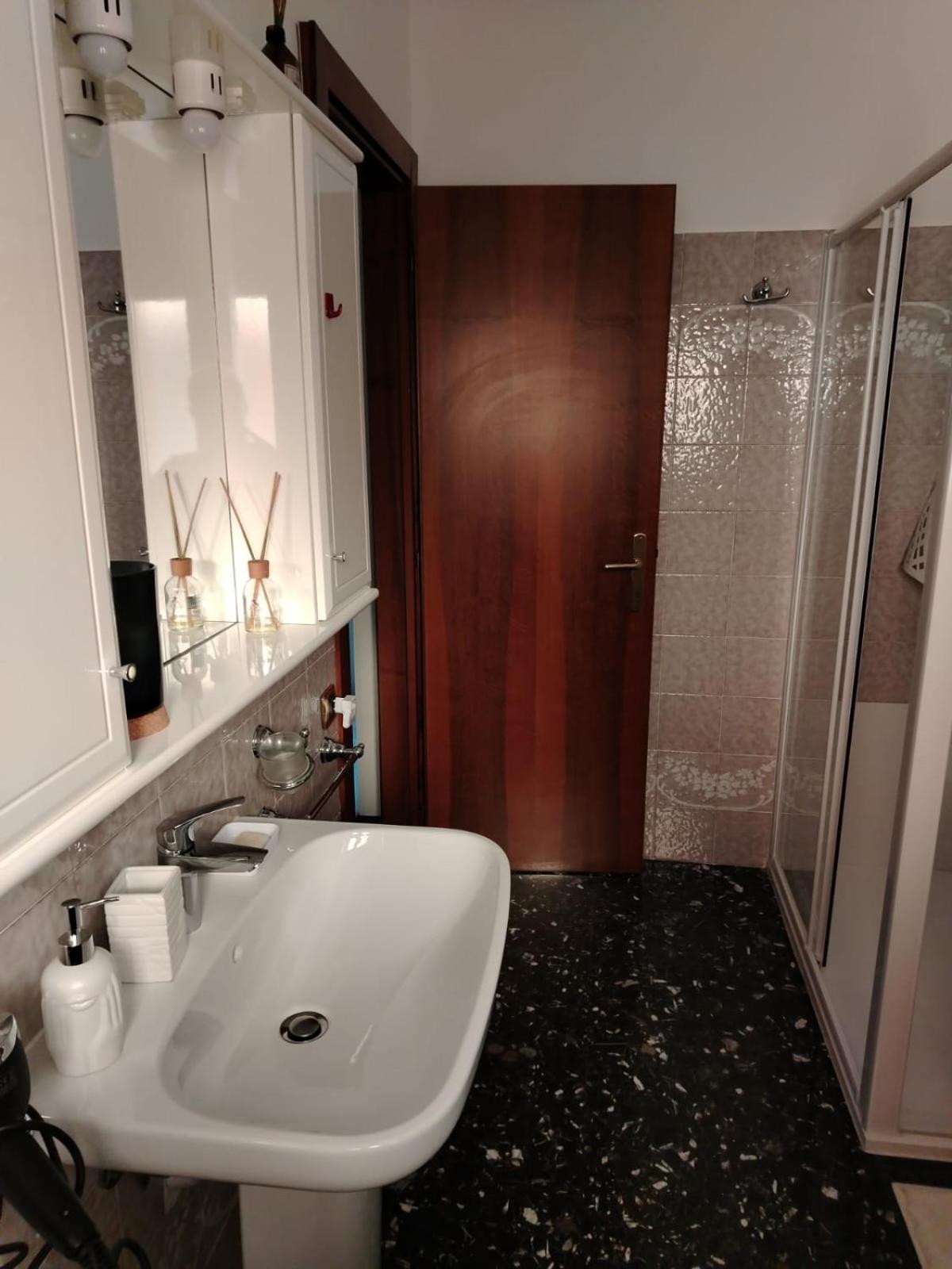 B&B Califano- 2 Leoni เวโรนา ภายนอก รูปภาพ