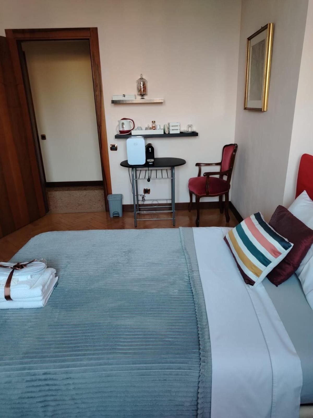 B&B Califano- 2 Leoni เวโรนา ภายนอก รูปภาพ