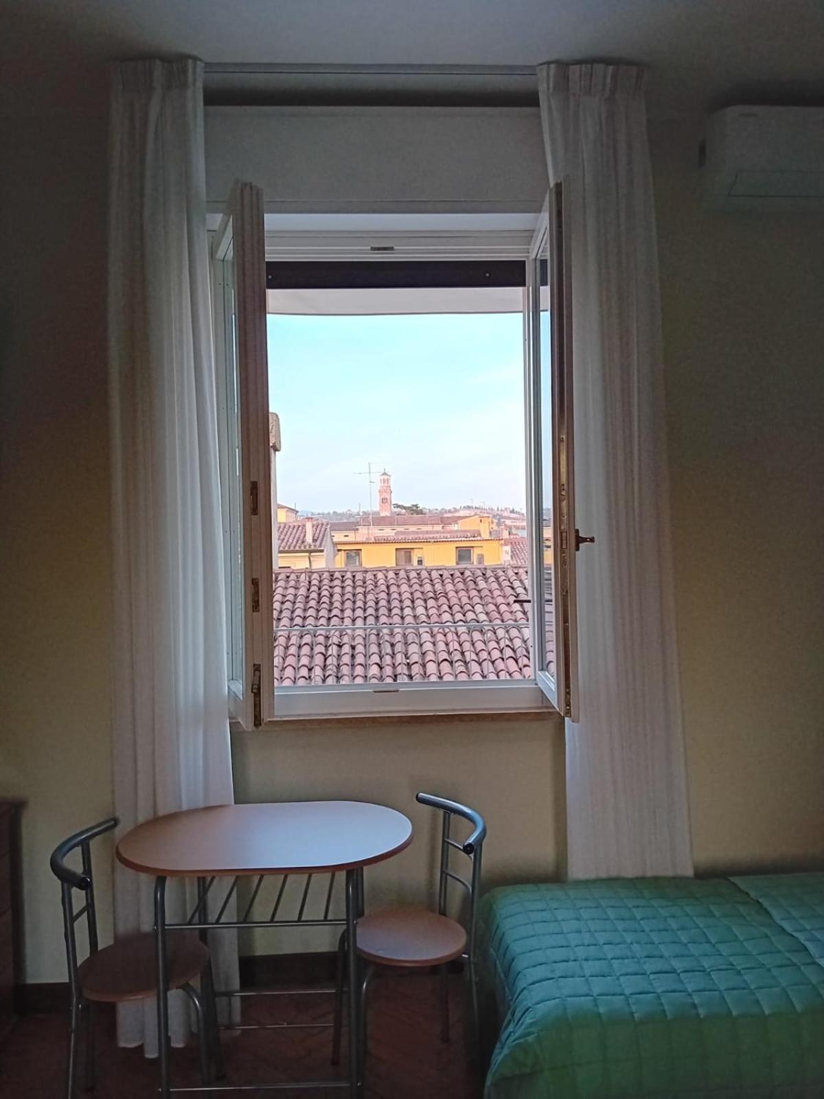 B&B Califano- 2 Leoni เวโรนา ภายนอก รูปภาพ