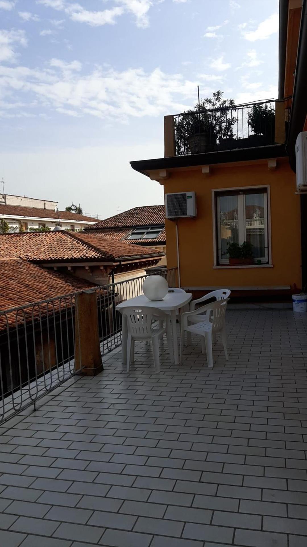 B&B Califano- 2 Leoni เวโรนา ภายนอก รูปภาพ